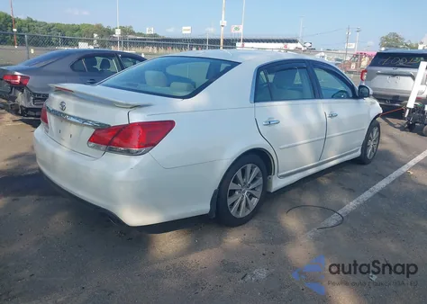 2011 Toyota Avalon Limited z USA, uszkodzony, nr VIN 4T1BK3DB4BU413269